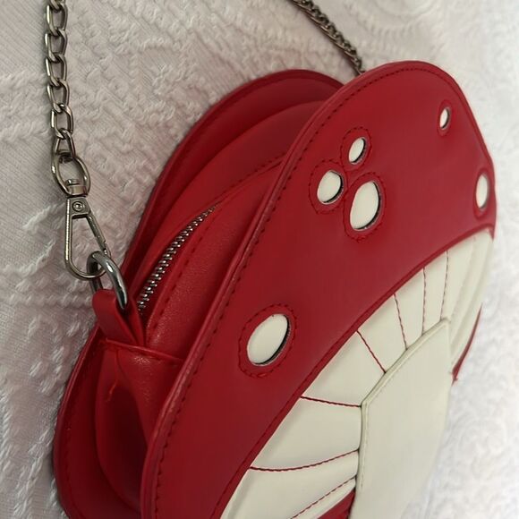 Red and White Mushroom-Shaped shoulder bag - Picture 5 of 11